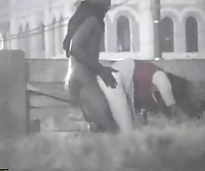 Sarışın kız hd arabada porno eğleniyor