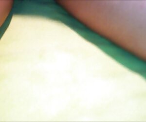 Süper sıcak kedi ve oyun arabada gizli sex ile ona göt